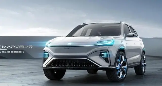 《明日汽车》：颠覆想象的未来出行，环保科技与人性化的完美结合！